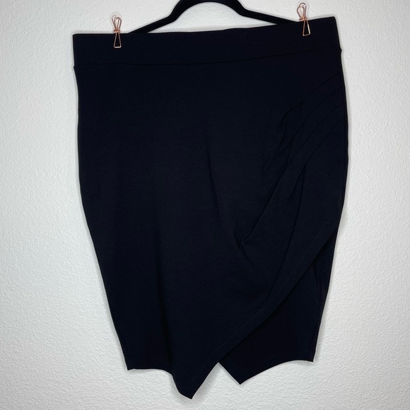 Torrid Black Asymmetrical Envelope Fold Over Mini Skirt Stretch Size 1X - Picture 4 of 11